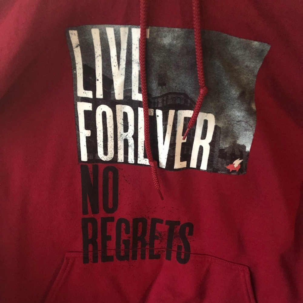 Glamour Kills “Live Forever No Regrets”